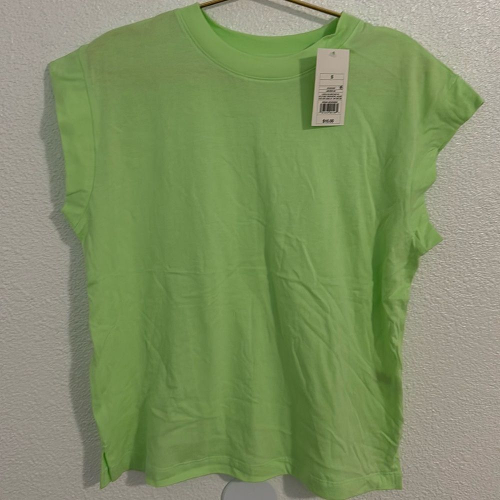 NWT- A New Day- women’s green basic Tee- Size small